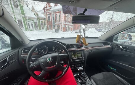 Skoda Superb III рестайлинг, 2012 год, 1 250 000 рублей, 33 фотография