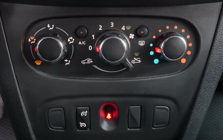 Renault Sandero II рестайлинг, 2019 год, 1 198 000 рублей, 17 фотография