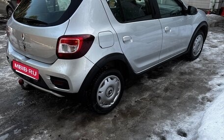 Renault Sandero II рестайлинг, 2016 год, 800 000 рублей, 3 фотография