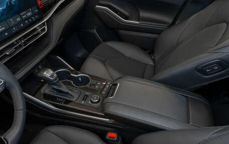 Toyota Highlander, 2025 год, 5 650 000 рублей, 21 фотография