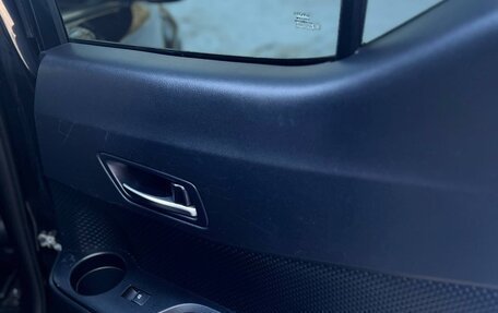 Toyota C-HR I рестайлинг, 2018 год, 2 500 000 рублей, 13 фотография