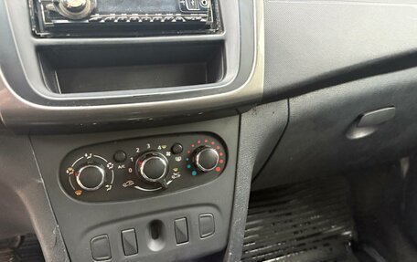 Renault Logan II, 2019 год, 495 000 рублей, 11 фотография