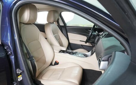 Jaguar XE I рестайлинг, 2016 год, 1 949 000 рублей, 8 фотография