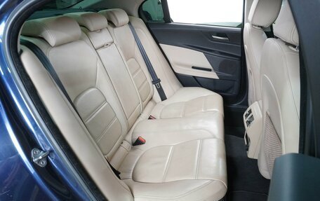 Jaguar XE I рестайлинг, 2016 год, 1 949 000 рублей, 7 фотография