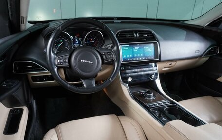 Jaguar XE I рестайлинг, 2016 год, 1 949 000 рублей, 6 фотография