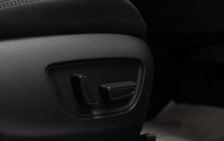 Toyota RAV4, 2025 год, 3 700 000 рублей, 27 фотография