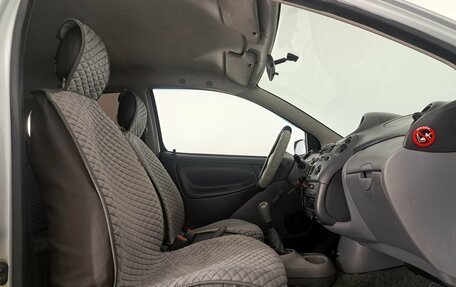 Toyota Yaris I рестайлинг, 2001 год, 280 000 рублей, 13 фотография