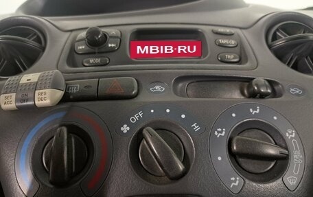 Toyota Yaris I рестайлинг, 2001 год, 280 000 рублей, 19 фотография