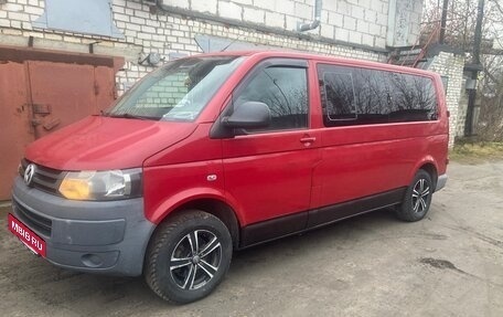 Volkswagen Caravelle T5, 2010 год, 1 500 000 рублей, 2 фотография