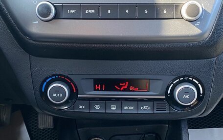 KIA Rio III рестайлинг, 2016 год, 995 000 рублей, 23 фотография