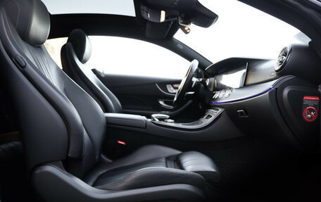 Mercedes-Benz E-Класс, 2018 год, 3 300 000 рублей, 26 фотография