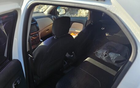 Renault Logan II, 2015 год, 650 000 рублей, 6 фотография