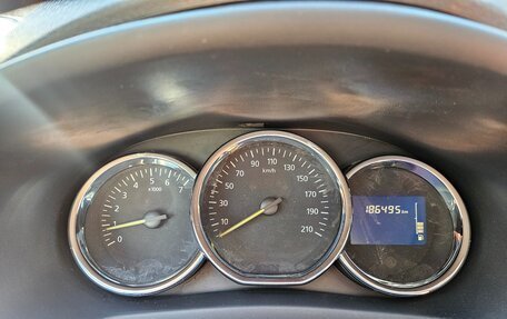 Renault Logan II, 2015 год, 650 000 рублей, 17 фотография