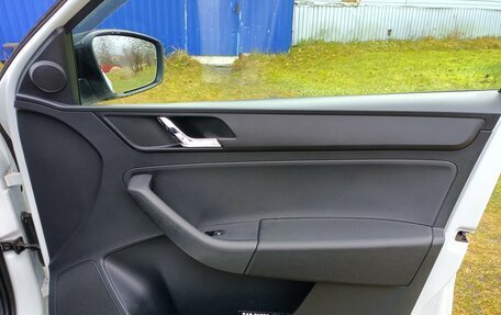 Skoda Rapid I, 2016 год, 1 000 000 рублей, 12 фотография