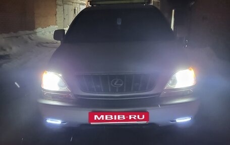 Lexus RX IV рестайлинг, 2000 год, 820 000 рублей, 10 фотография