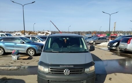 Volkswagen Caravelle T5, 2014 год, 2 200 000 рублей, 2 фотография
