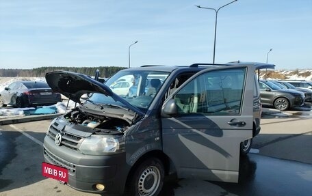 Volkswagen Caravelle T5, 2014 год, 2 200 000 рублей, 23 фотография