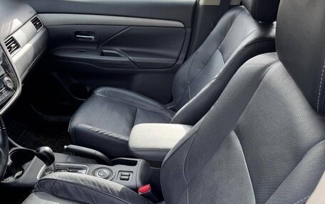 Mitsubishi Outlander III рестайлинг 3, 2014 год, 1 350 000 рублей, 2 фотография