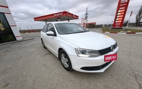 Volkswagen Jetta VI, 2013 год, 550 000 рублей, 3 фотография