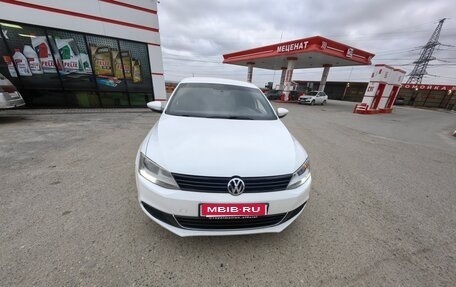 Volkswagen Jetta VI, 2013 год, 550 000 рублей, 2 фотография