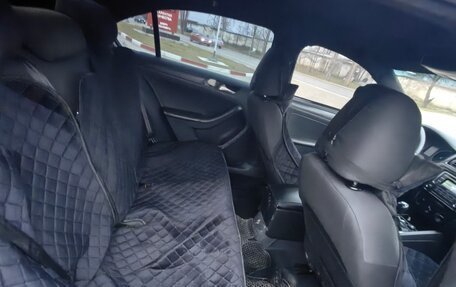 Volkswagen Jetta VI, 2013 год, 550 000 рублей, 7 фотография