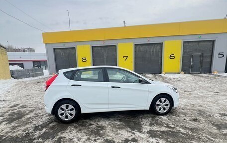 Hyundai Solaris II рестайлинг, 2016 год, 1 400 000 рублей, 2 фотография