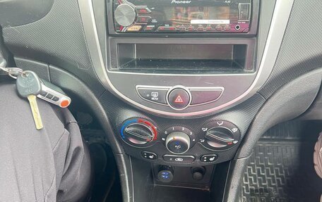 Hyundai Solaris II рестайлинг, 2016 год, 1 400 000 рублей, 19 фотография