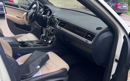 Volkswagen Touareg III, 2011 год, 1 600 000 рублей, 10 фотография