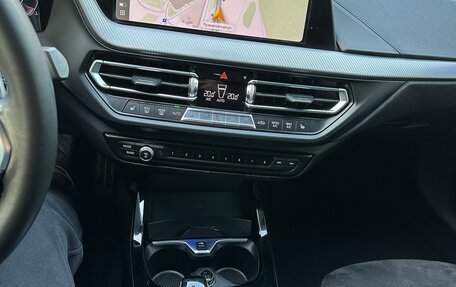 BMW 1 серия, 2019 год, 2 480 000 рублей, 28 фотография