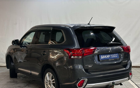 Mitsubishi Outlander III рестайлинг 3, 2016 год, 1 550 000 рублей, 4 фотография