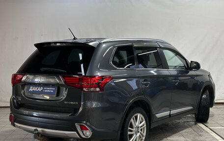 Mitsubishi Outlander III рестайлинг 3, 2016 год, 1 550 000 рублей, 3 фотография