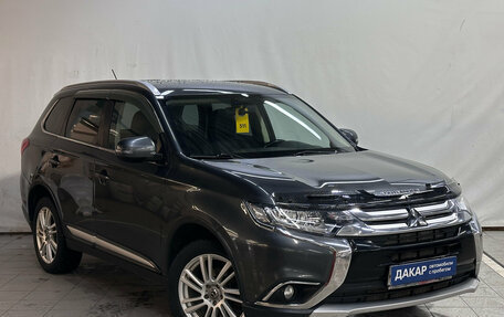 Mitsubishi Outlander III рестайлинг 3, 2016 год, 1 550 000 рублей, 2 фотография