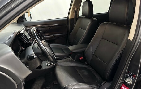 Mitsubishi Outlander III рестайлинг 3, 2016 год, 1 550 000 рублей, 5 фотография