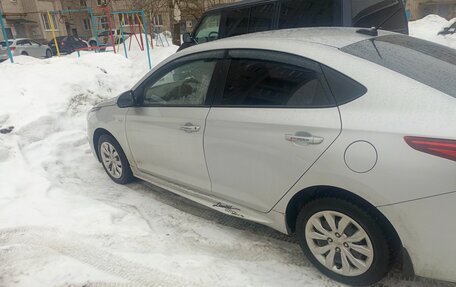 Hyundai Solaris II рестайлинг, 2017 год, 850 000 рублей, 2 фотография
