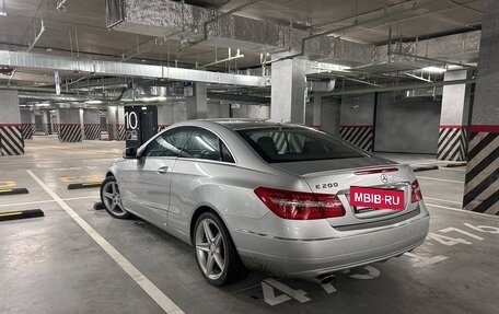 Mercedes-Benz E-Класс, 2011 год, 1 700 000 рублей, 4 фотография