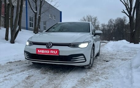 Volkswagen Golf VIII, 2022 год, 1 850 000 рублей, 3 фотография