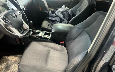 Toyota Land Cruiser Prado 150 рестайлинг 2, 2013 год, 3 703 000 рублей, 6 фотография