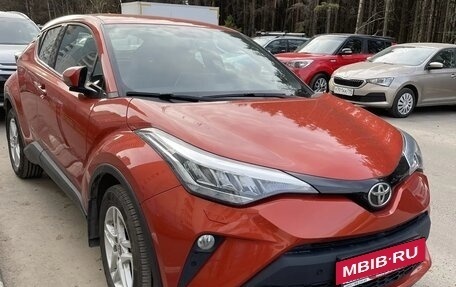 Toyota C-HR I рестайлинг, 2020 год, 2 255 000 рублей, 11 фотография