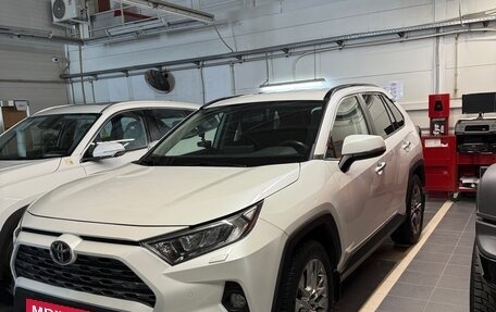 Toyota RAV4, 2020 год, 4 100 000 рублей, 2 фотография