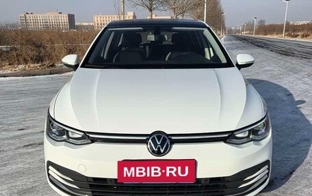 Volkswagen Golf VIII, 2023 год, 2 200 000 рублей, 2 фотография