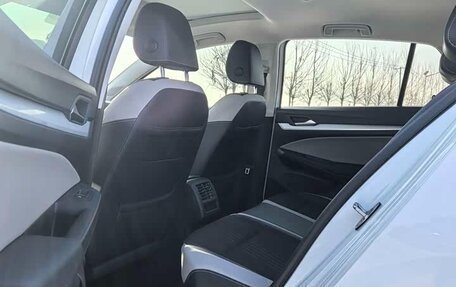 Volkswagen Golf VIII, 2023 год, 2 200 000 рублей, 15 фотография