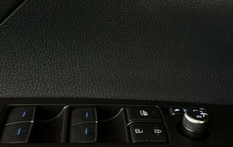 Toyota Camry, 2021 год, 3 600 000 рублей, 12 фотография