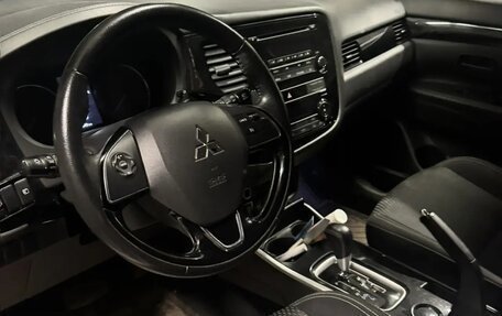 Mitsubishi Outlander III рестайлинг 3, 2019 год, 1 650 000 рублей, 5 фотография
