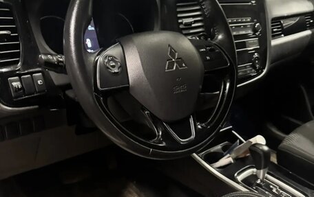 Mitsubishi Outlander III рестайлинг 3, 2019 год, 1 650 000 рублей, 6 фотография