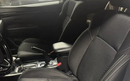 Mitsubishi Outlander III рестайлинг 3, 2019 год, 1 650 000 рублей, 8 фотография