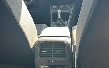 Volkswagen Touran III, 2017 год, 1 650 000 рублей, 13 фотография