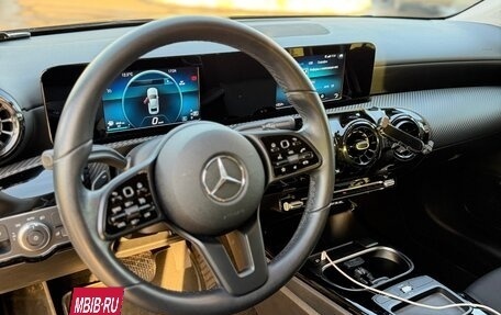 Mercedes-Benz A-Класс, 2019 год, 2 390 000 рублей, 10 фотография