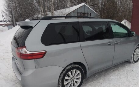 Toyota Sienna III, 2015 год, 3 200 000 рублей, 4 фотография