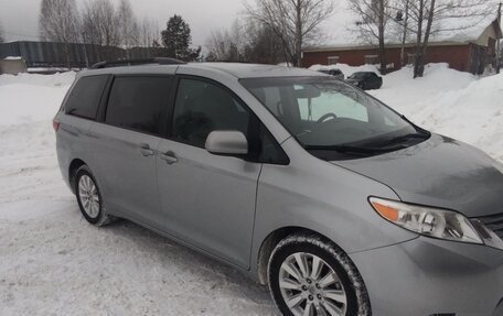 Toyota Sienna III, 2015 год, 3 200 000 рублей, 3 фотография