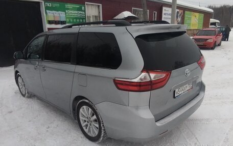 Toyota Sienna III, 2015 год, 3 200 000 рублей, 6 фотография